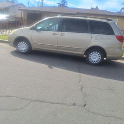 2005 Toyota Sienna