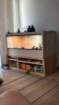 Reptile enclosure / tank