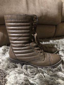 Brown quilted lace up women’s boots like daisy fuentes or dollhouse