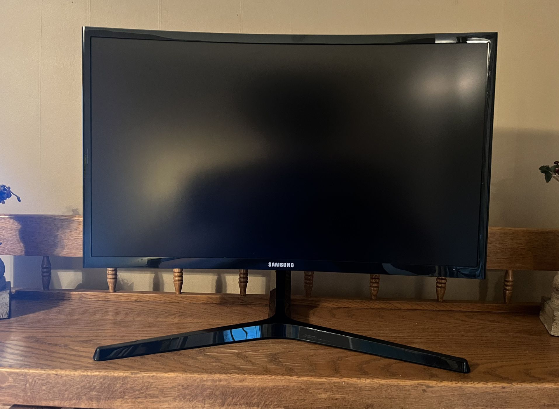 Samsung 24” CRG5 curved Gaming monitor 144hz