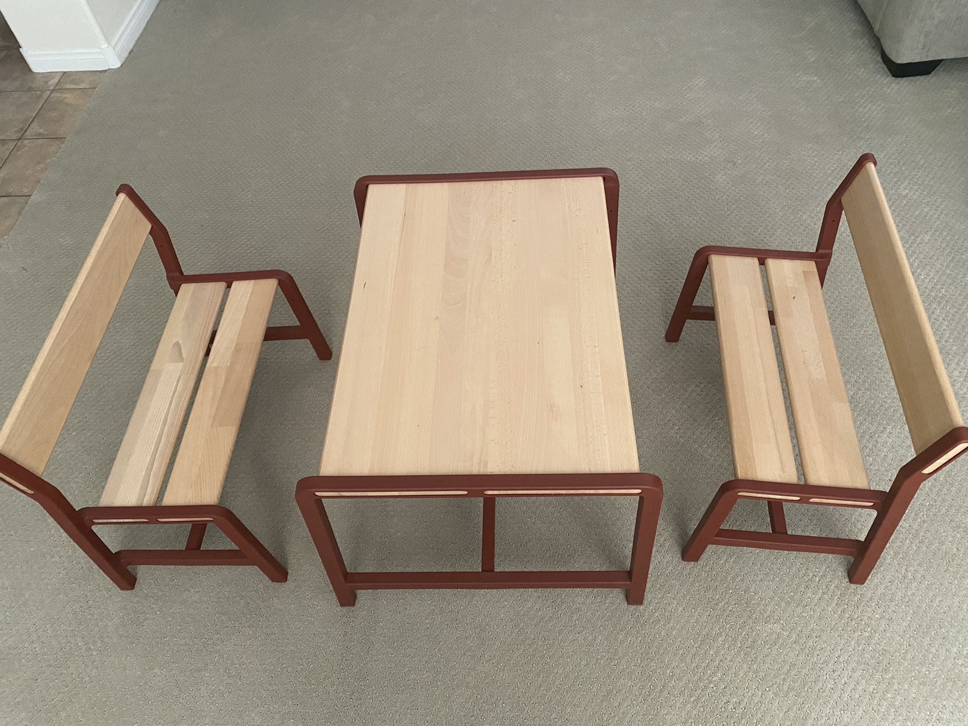 YPPERLIG  Childrens table and benches