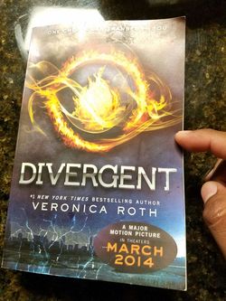 DIVERGENT BOOK