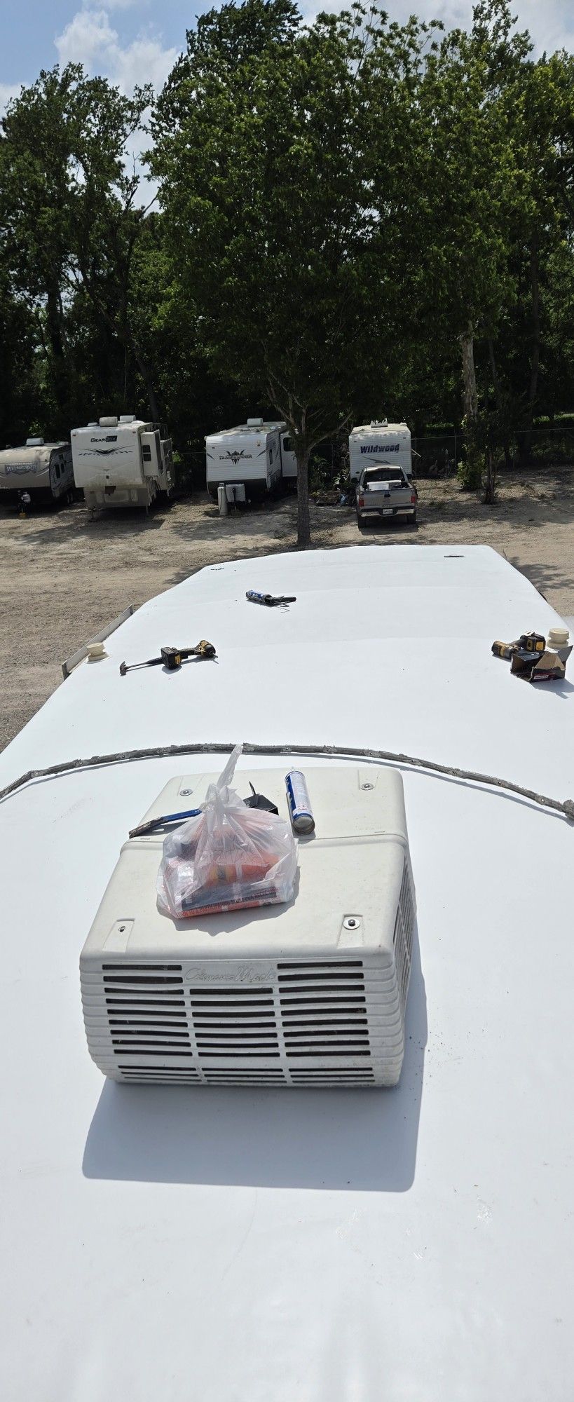 Se Reparan Trailas Techos Piso Carpetat Sercas Y Pintura