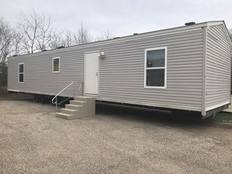 2/1 mobile home in good condition. Almost brand new