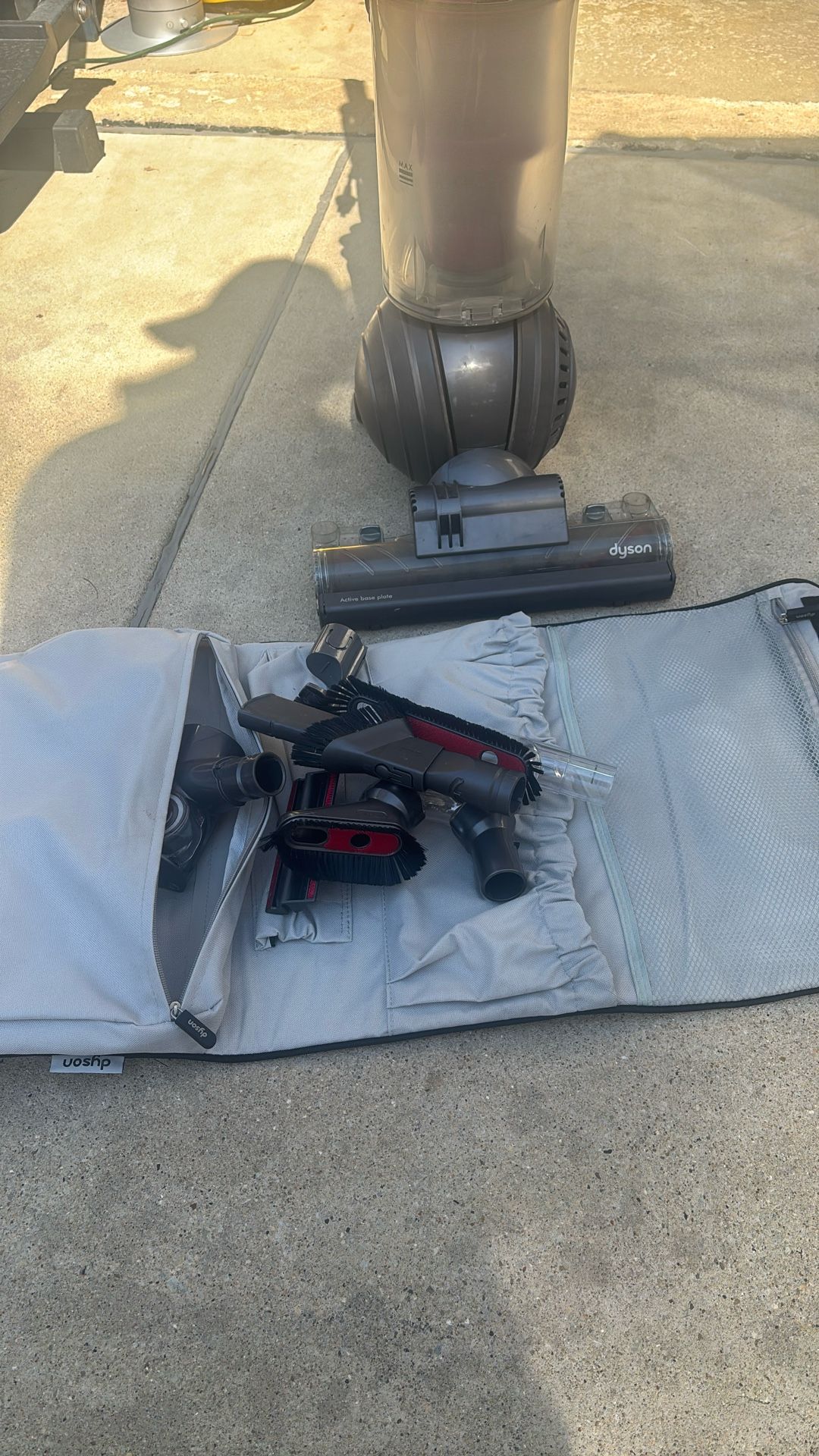 Dyson DC41.Vacuum Cleaner Whit Ole Attachments Works