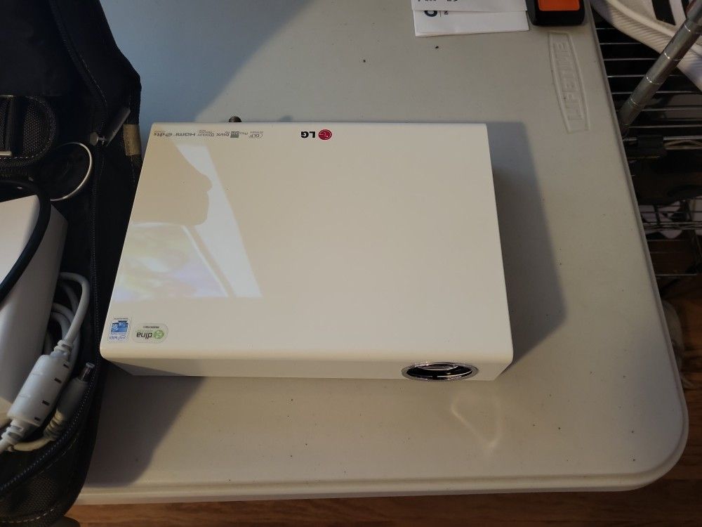 LG HD Projector with Magic Remote