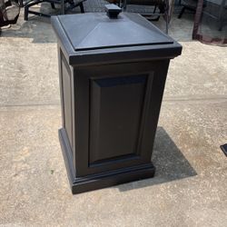 Extra Large Garbage/storage container