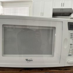 Whirlpool Full Size Microwave 
