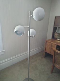 Nice three tier white floor laml