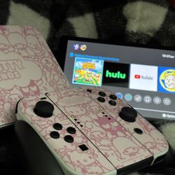 Nintendo Switch OLED – Excellent Condition + Accessories 