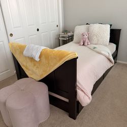 Two Twin Beds With Trundle Bed And Tempurpedic  Mattresses