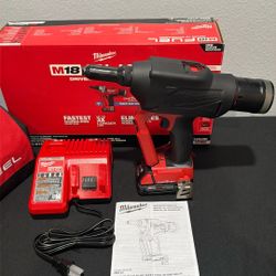 New Milwaukee M18 Fuel 1/4 Blind Rivet Tool Kit 