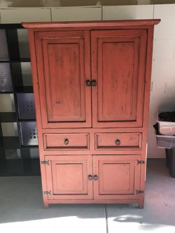 Entertainment center