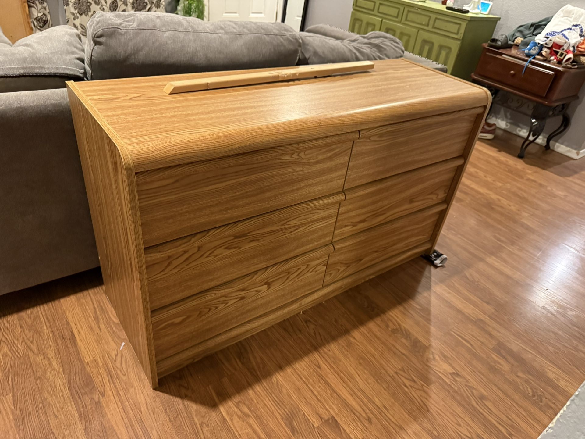 Dresser With Mirror