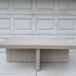 Modern Coffee Table – Light Wood Finish (Great Condition) Price: $90 OBO