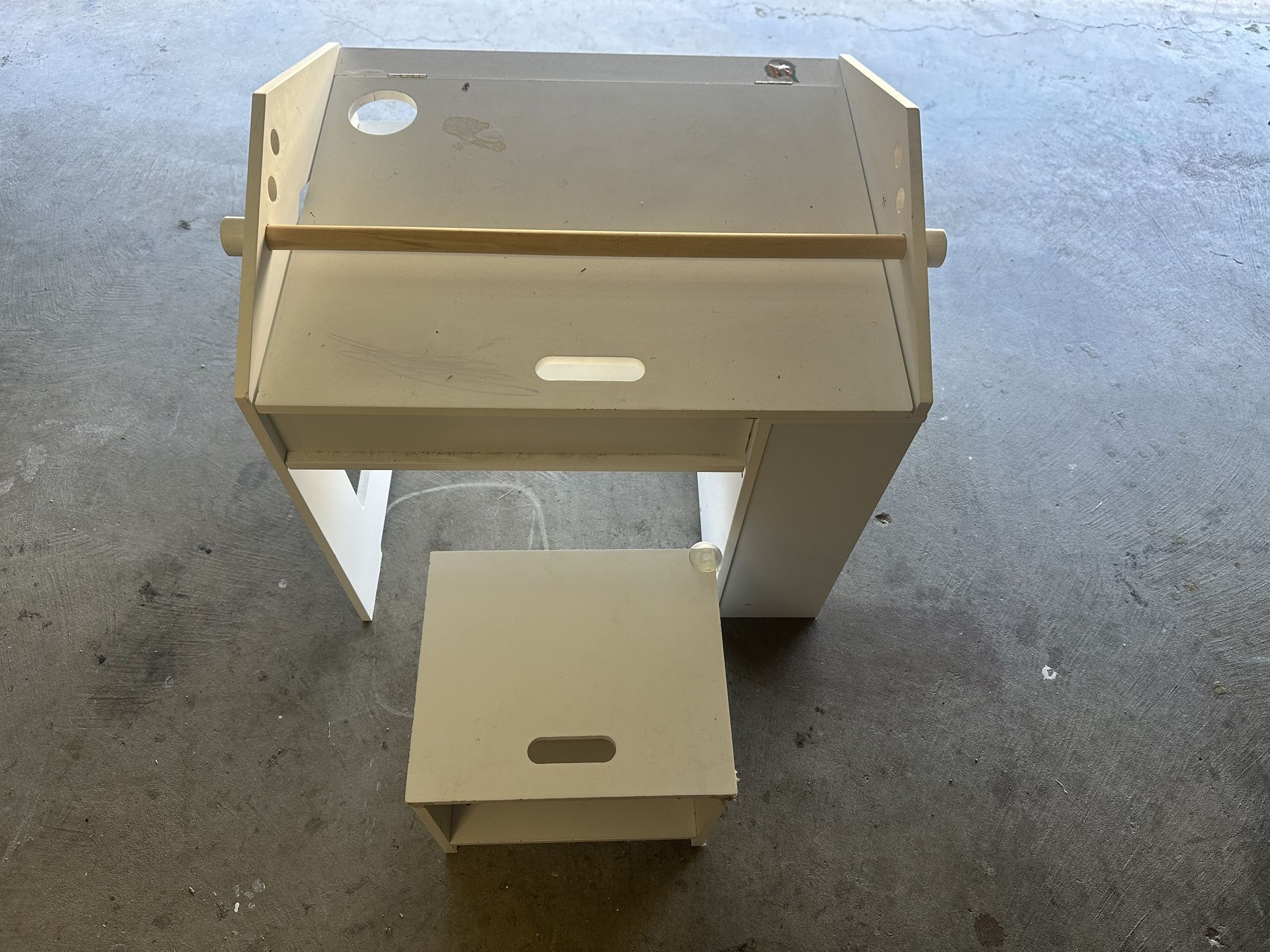 Small Kids Desk With Storage And Seat