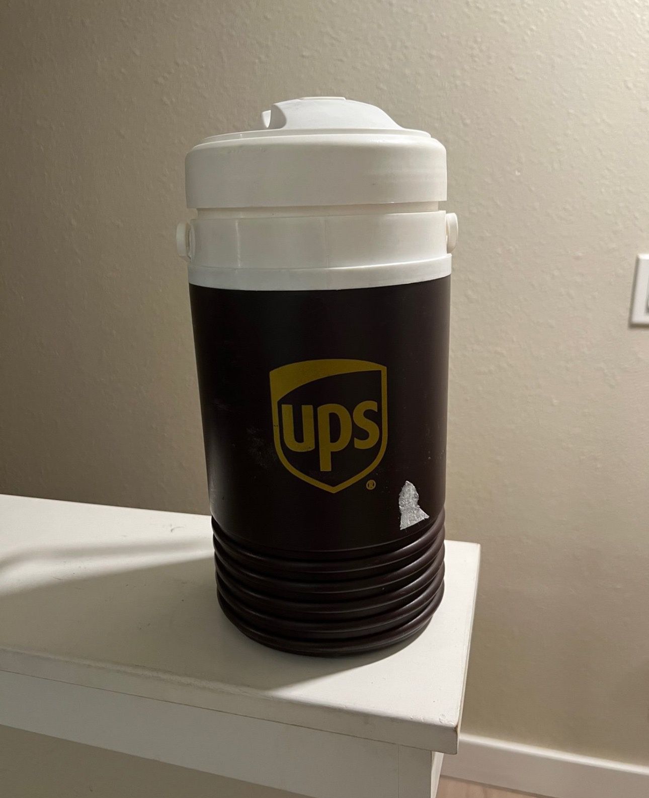 UPS Half Gallon Water Cooler Jug By IGLOO USA Bottle