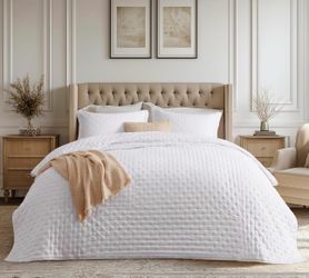 New Quilt Queen Size Set Bright White Bedspread Lightweight Comforter, Modern Coverlet