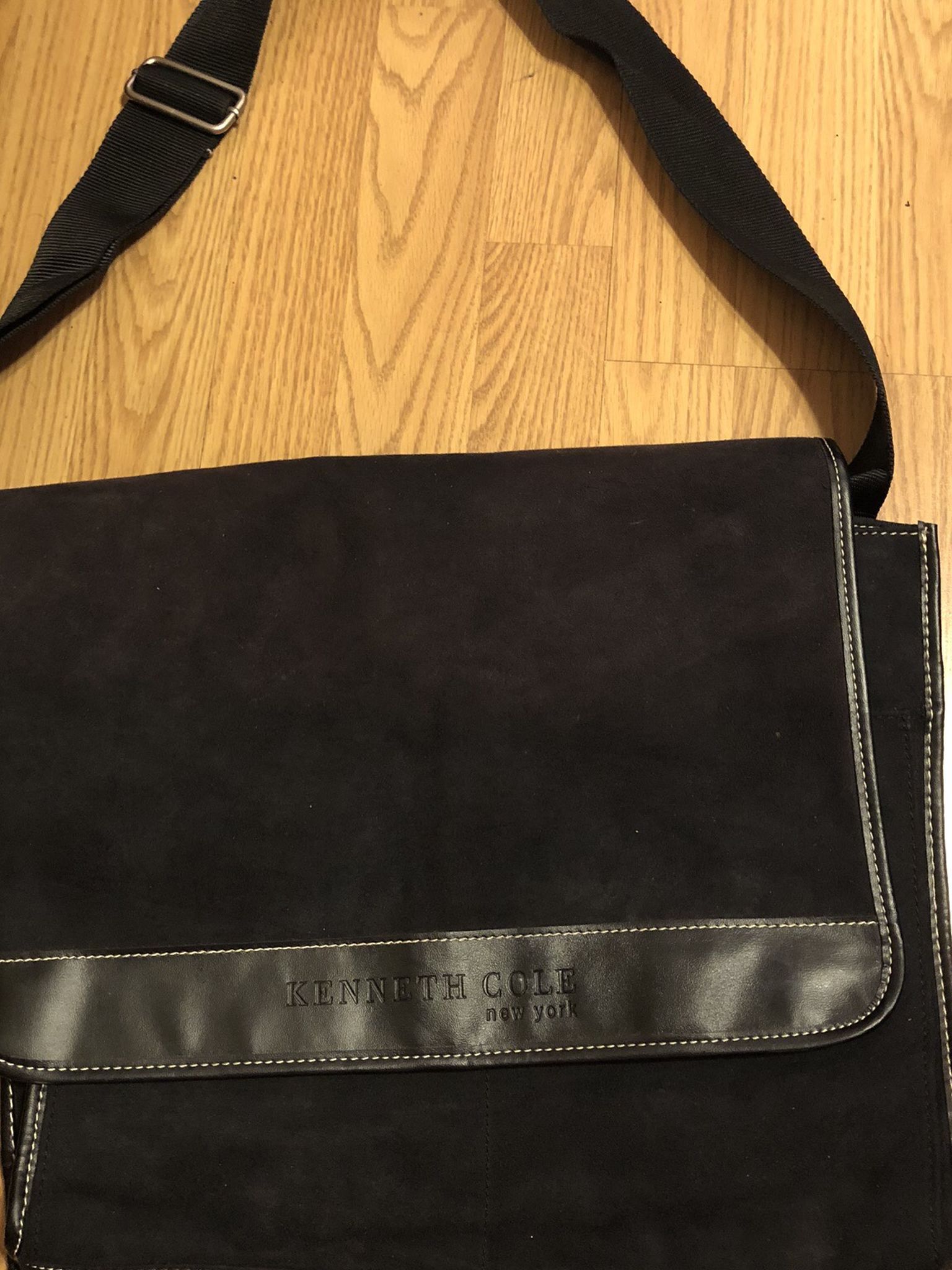 Kenneth Cole Messenger/Laptop Bag