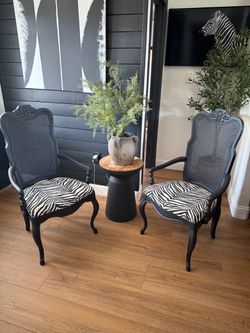 Accent chairs