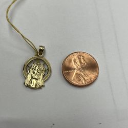 10K Yellow Gold Jesus Face Round small Pendant, charm .
