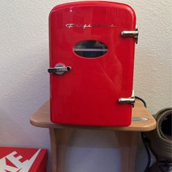 Mini Fridge 