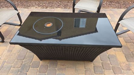 Outdoor Wicker Propane Fire Pit Table