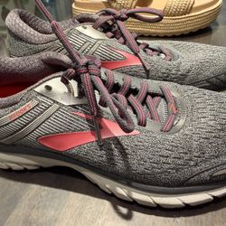 Brooks Women’s Running Shoes. Size 10. New 