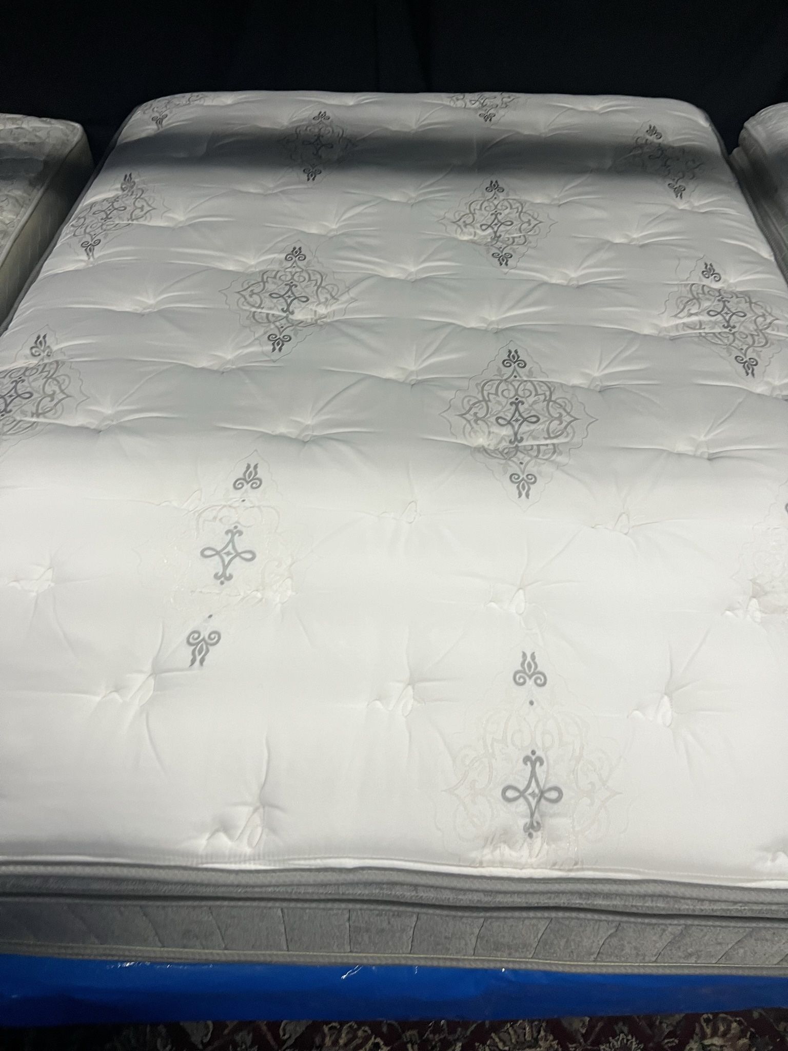 Double-Sided 🌟💜QUEEN 🌟💜MATTRESS AND 🌟💜BOX SPRING