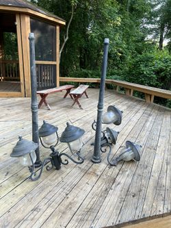 2 Outdoor Lighting With Post - Seen As Pictured