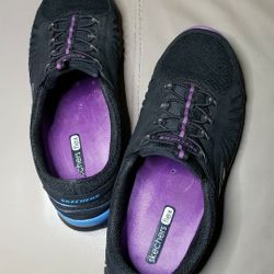 Skechers For Women. Size 9. Good Condition. 