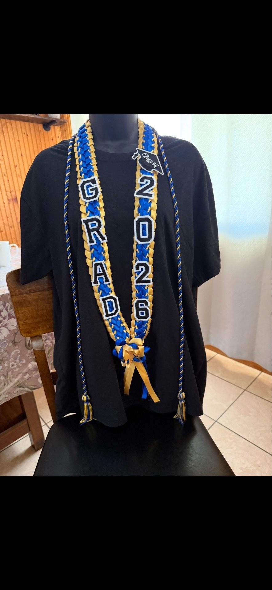 🎓Graduation leis (Yellow with Blue)