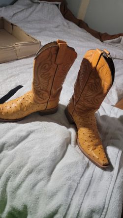 Mens boots size 10.5