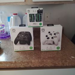 X2 Dual Wireless Charger Stations Plus 2 Pack Play And Charge Kit