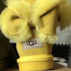 Custom Yellow UGG Boots 💛 With adorable Bow /  sz:7