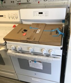 New scratch and dent GE stove. 1 year warranty
