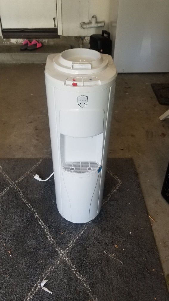 Glacier Bay Water Dispenser  