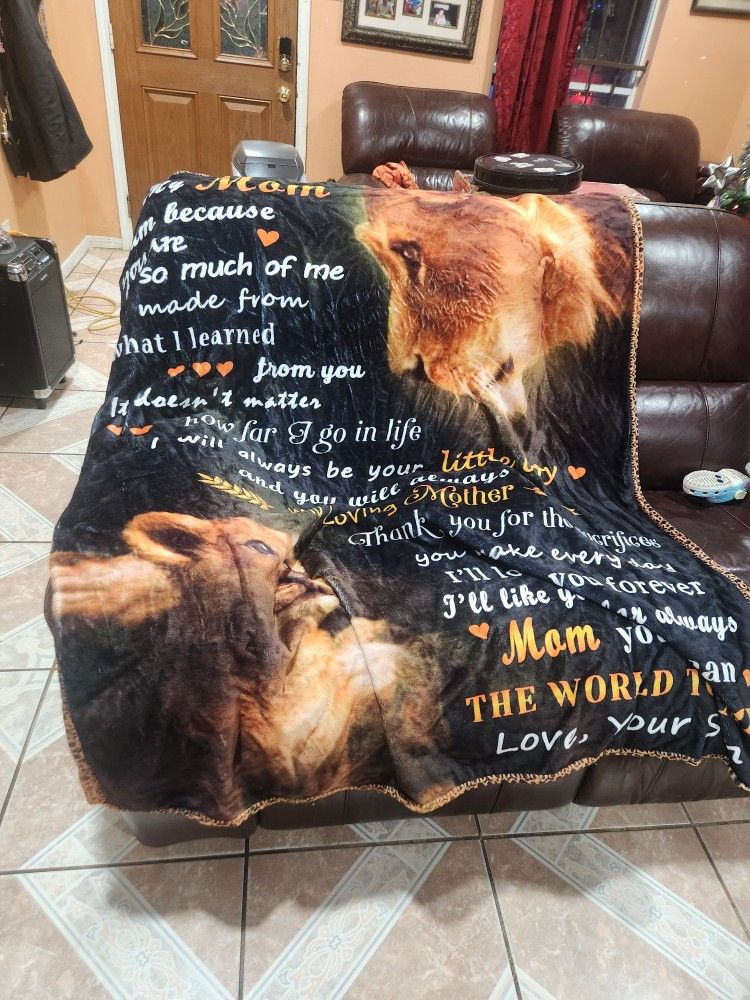 Mom Lion Throw Blanket