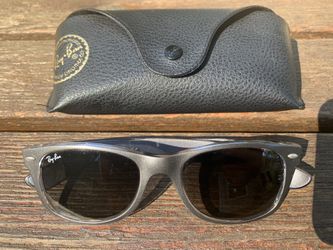 Ray-Ban Wayfarer RB2132 614371 52-18