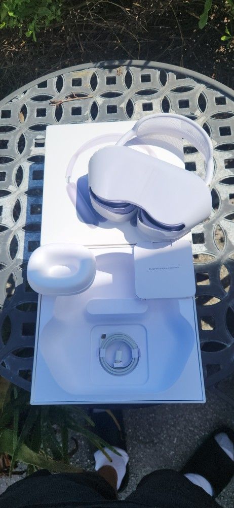 **BRAND NEW** Airpods MAX USB-C Noise Cancellation