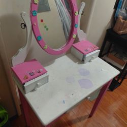 Girls Vanity Table