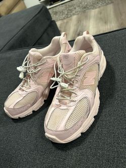New balance 530 running shoes size 10.5 in woman and 9 in men