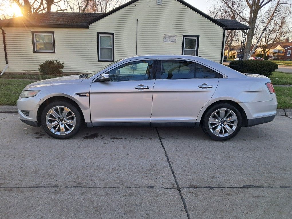 2011 Ford Taurus