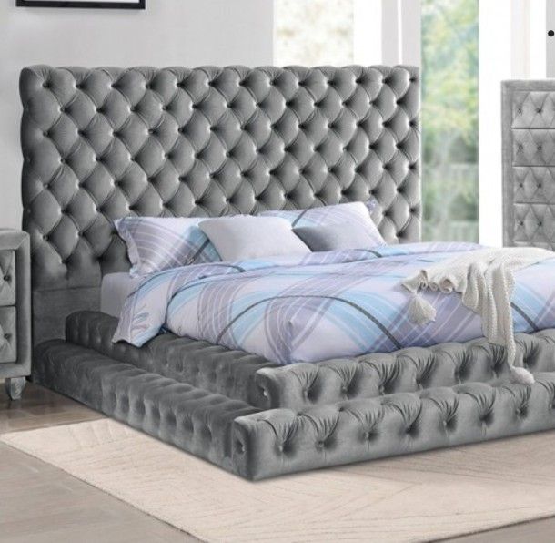 UPHOLSTERY PLATFORM BED NEW IN BOX 