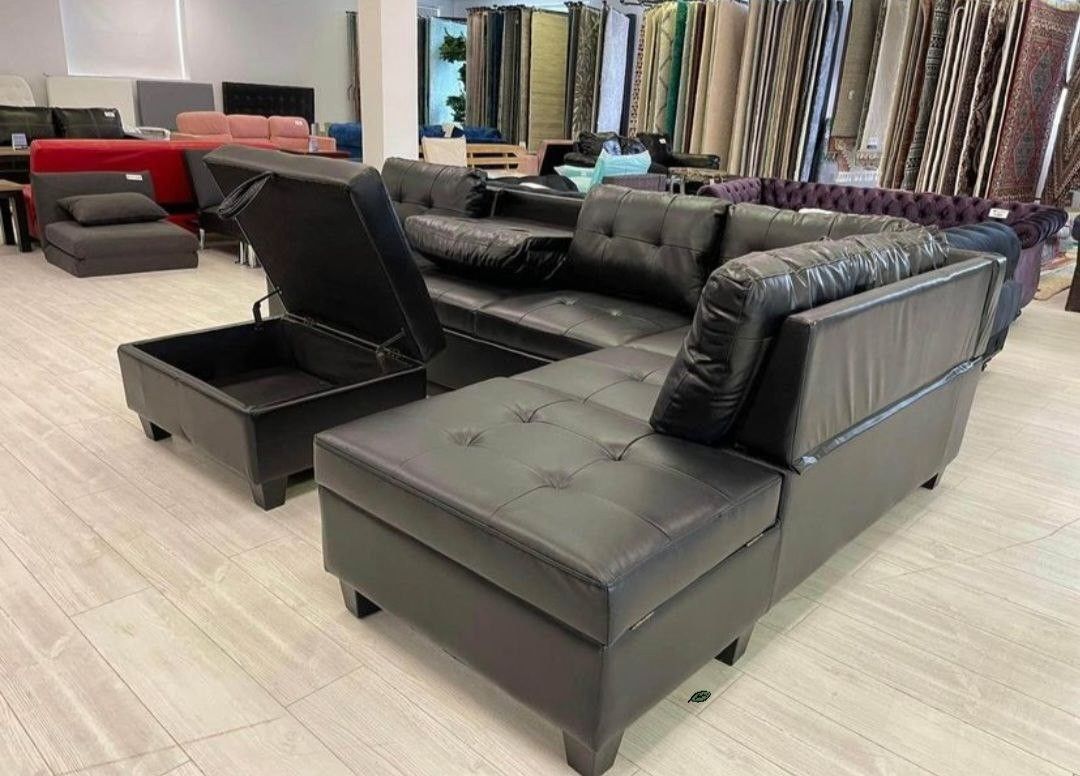 Pablo Black Sectional With Ottoman