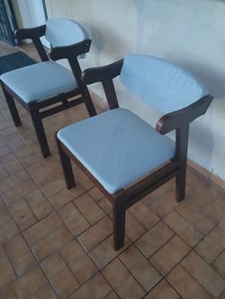 2 chairs new / 2 sillas nuevas