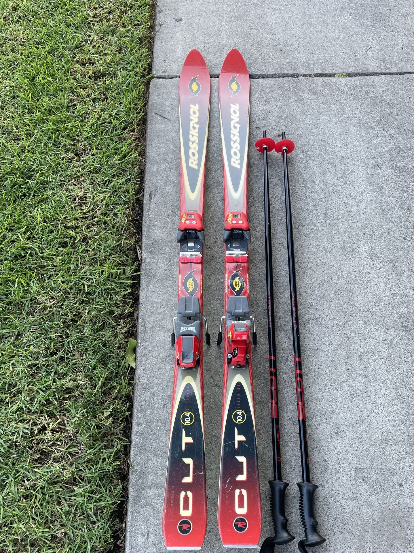 Made In Spain - Rossignol 150cm  skis a pair of ski poles