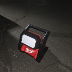 Milwuakee M18 Rover Light 