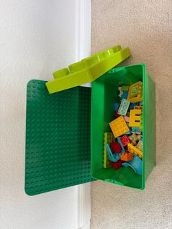 LEGO DUPLO Classic Deluxe Brick Box 10914 Building Toy (85 Pieces) and Green Building Plate