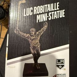 Los Angeles LA Kings Luc Robitaille Mini Statue